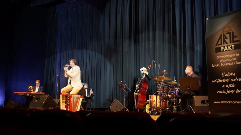 "TANGO FOGG" CZYLI ZAPOMNIANA PIOSENKA W MORĄSKIM DOMU KULTURY 6 Dsc05912