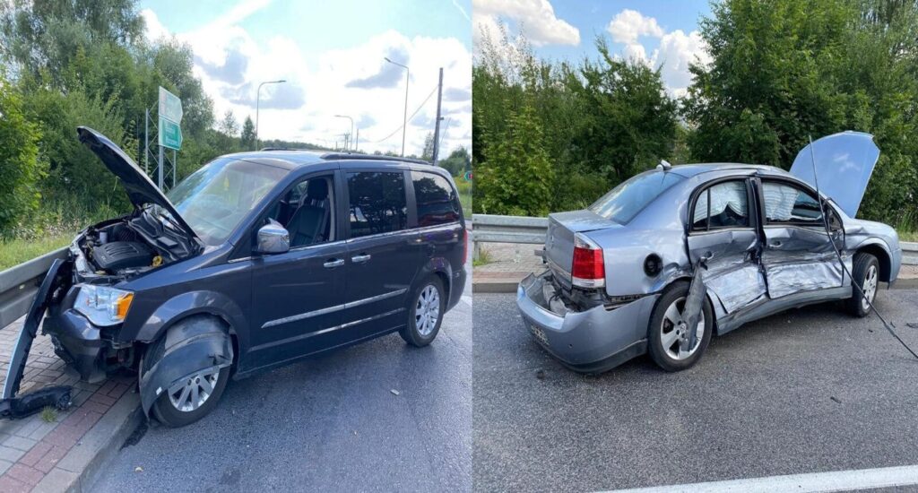ZDERZENIE SAMOCHODÓW NA UL. 11 LISTOPADA W OSTRÓDZIE - JEDNA OSOBA W SZPITALU 17 wyps