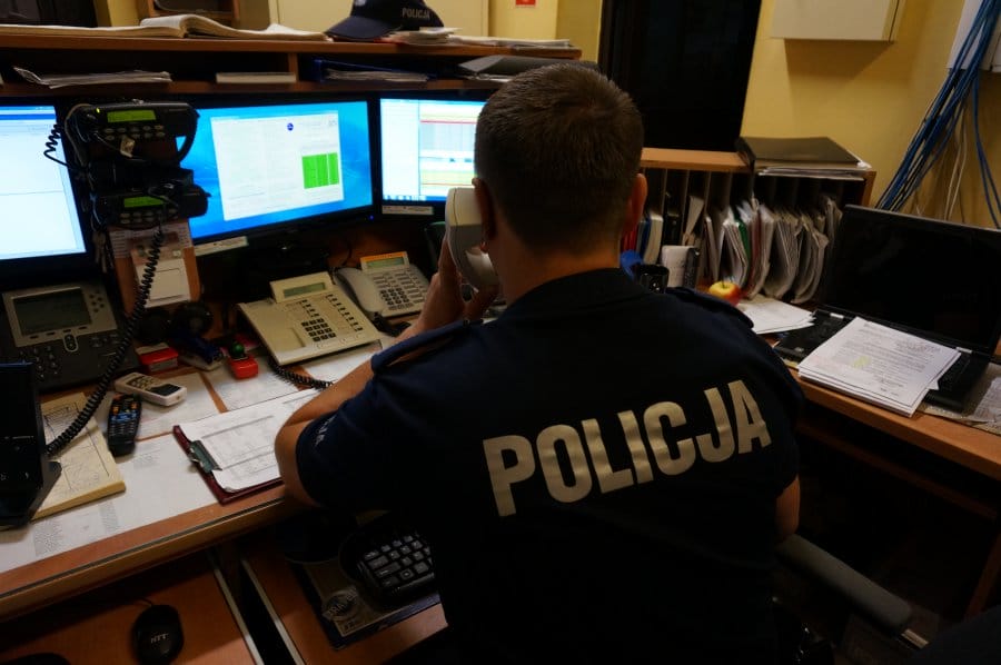 POINFORMOWAŁ POLICJĘ, ŻE NIETRZEŹWA KONKUBINA ZAJMUJE SIĘ DZIEĆMI, A TO ON BYŁ PIJANY 1 100 160511 G