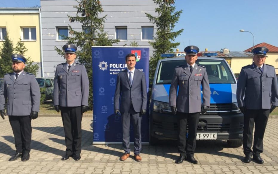 MEDALE DLA OSTRÓDZKICH FUNKCJONARIUSZY Z OKAZJI 30-LECIA NSZZ POLICJANTÓW 1 100 162048 G