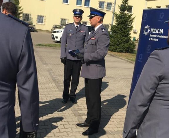 MEDALE DLA OSTRÓDZKICH FUNKCJONARIUSZY Z OKAZJI 30-LECIA NSZZ POLICJANTÓW 5 100 162050 G