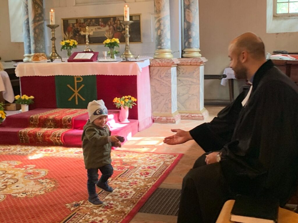 PSY W KOŚCIELE W ŁĘGUTACH - NIEZWYKŁA AKCJA KSIĘDZA WOJCIECHA PŁOSZKA 11 119237118 1710943929067495 2271262675459076842 O