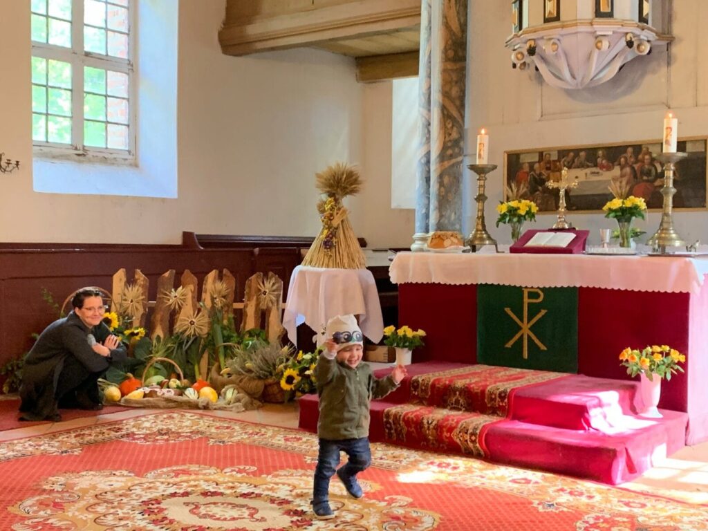 PSY W KOŚCIELE W ŁĘGUTACH - NIEZWYKŁA AKCJA KSIĘDZA WOJCIECHA PŁOSZKA 12 119474219 1710943855734169 7574215365988562633 O