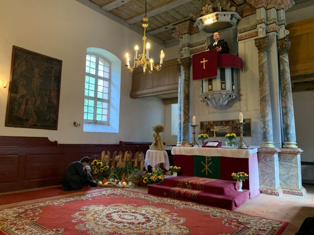 PSY W KOŚCIELE W ŁĘGUTACH - NIEZWYKŁA AKCJA KSIĘDZA WOJCIECHA PŁOSZKA 13 119516109 1710943585734196 4520468354110579697 O