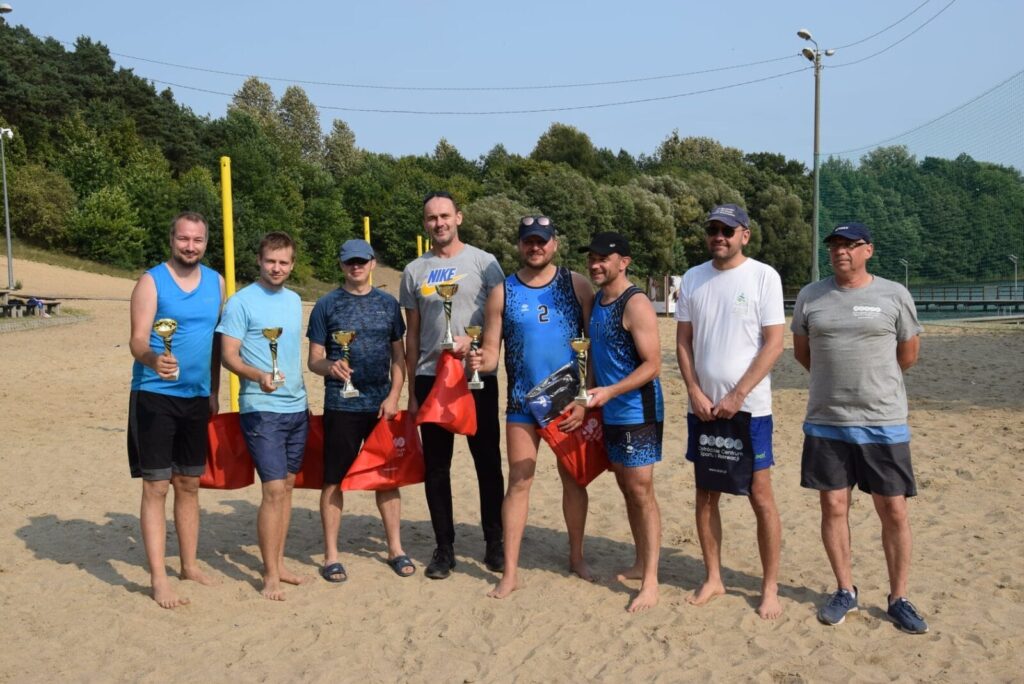 PARY SÓŁKOWSKI/SZYMAŃSKI I KUCHARCZUK/RZĄCA MISTRZAMI OSTRÓDY W SIATKÓWCE PLAŻOWEJ 11 119551689 2630735643816867 4086662841375373635 O