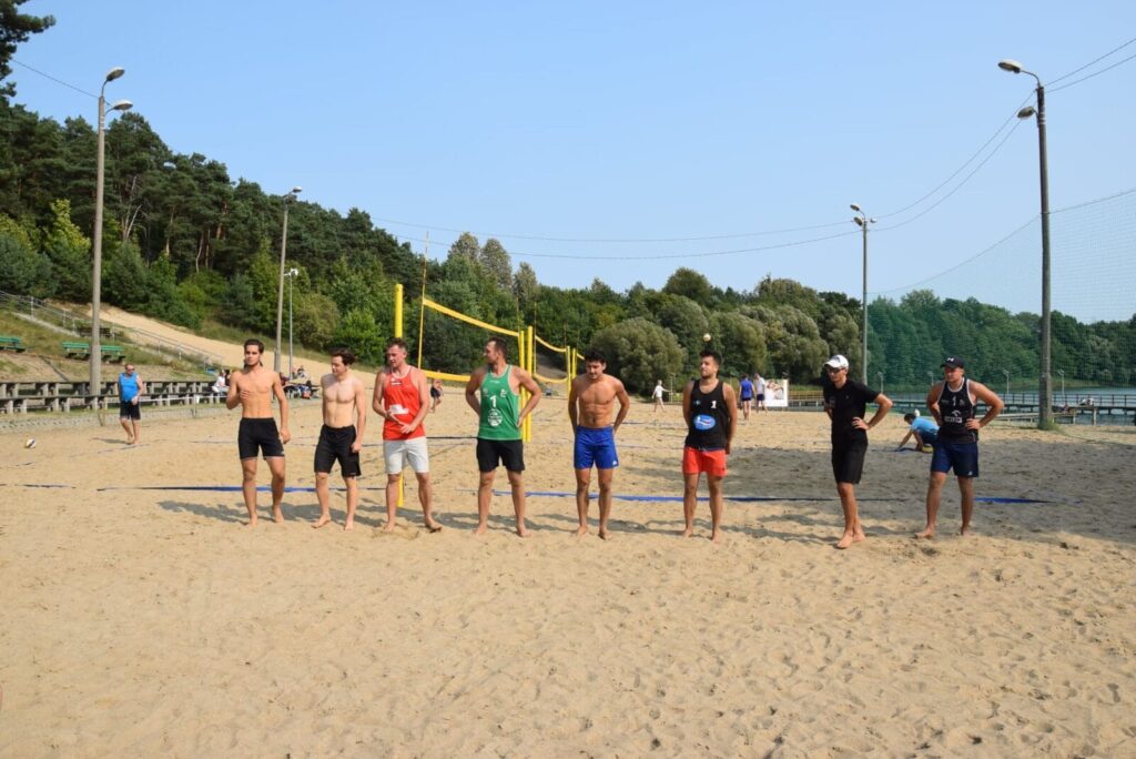 PARY SÓŁKOWSKI/SZYMAŃSKI I KUCHARCZUK/RZĄCA MISTRZAMI OSTRÓDY W SIATKÓWCE PLAŻOWEJ 2 119605950 2630736617150103 1720043732620637166 O