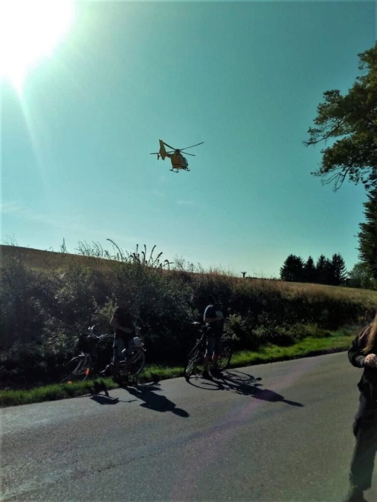 DOSTAWCZAK UDERZYŁ W DRZEWO W LUBAJNACH - LPR ZABRAŁ KIEROWCĘ DO SZPITALA 7 119607941 319204615974920 4534796609893006104 N