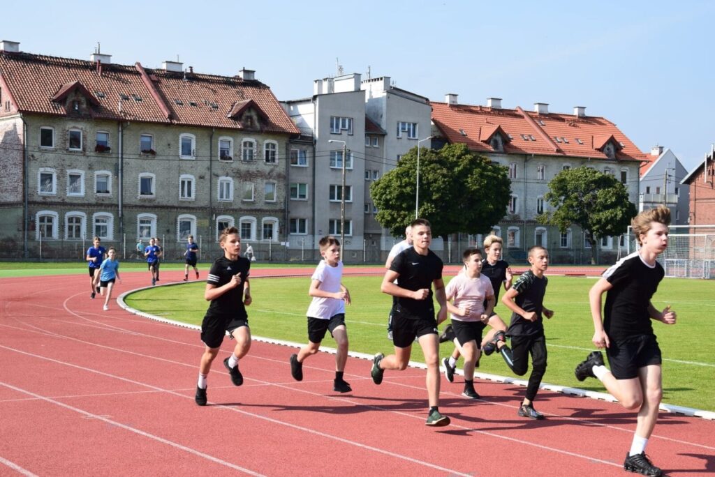 XXX OSTRÓDZKIE BIEGI ULICZNE - BIEGI PRZEDSZKOLAKÓW I UCZNIÓW SZKÓŁ - WYNIKI 63 120143602 2639307152959716 6935562552628605723 O