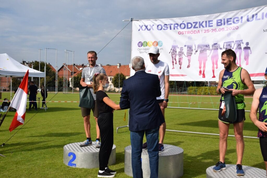 OSTRÓDZKIE BIEGI ULICZNE ZA NAMI - LICZNA GRUPA OSTRÓDZIAN NA TRASIE BIEGU MEMORIAŁOWEGO 21 120199687 2640281899528908 2510064408018676783 O