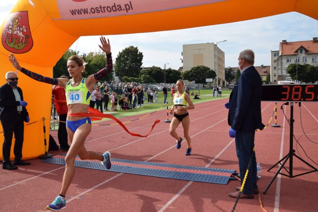 OSTRÓDZKIE BIEGI ULICZNE ZA NAMI - LICZNA GRUPA OSTRÓDZIAN NA TRASIE BIEGU MEMORIAŁOWEGO 12 120200727 2640281626195602 5718726089526972171 O