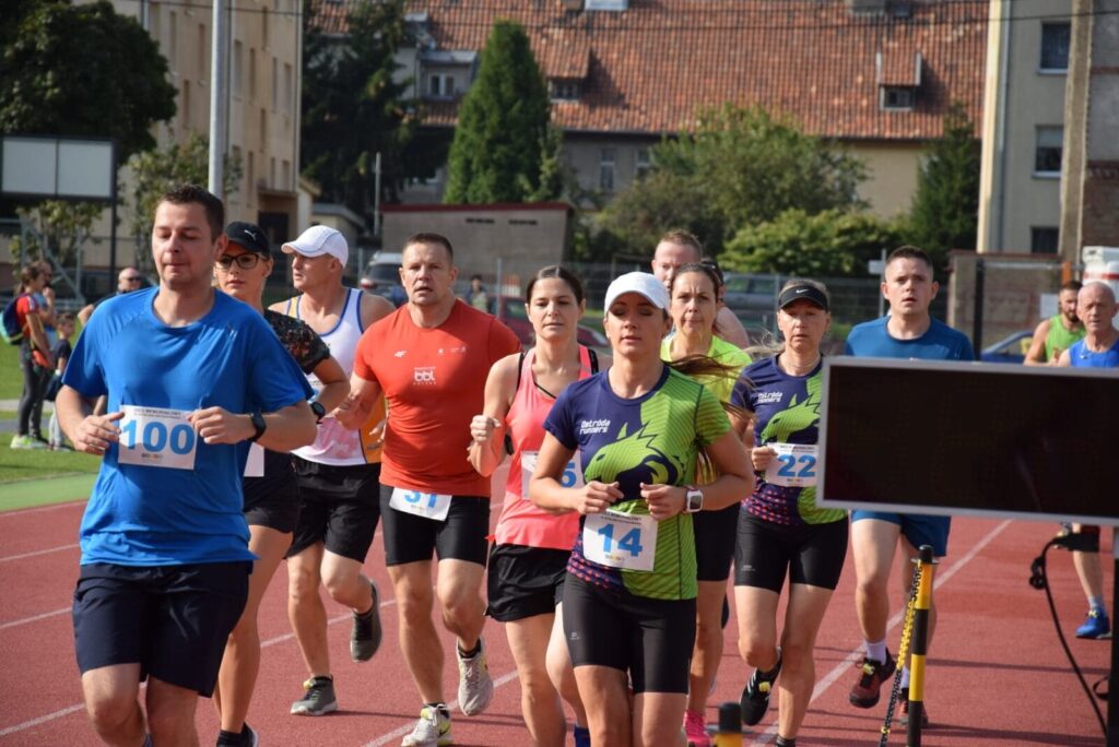 OSTRÓDZKIE BIEGI ULICZNE ZA NAMI - LICZNA GRUPA OSTRÓDZIAN NA TRASIE BIEGU MEMORIAŁOWEGO 6 120299211 2640281376195627 262258869908947285 O