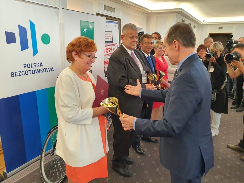 ŁUCJA RUCIŃSKA Z DĄBRÓWNA ZOSTAŁA SOŁTYSEM ROKU W KRAJU! 6 120309974 2858000434421160 4199703637938487689 O