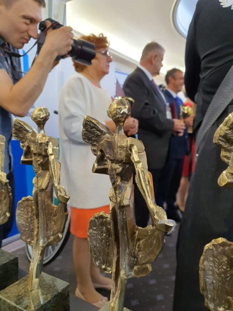 ŁUCJA RUCIŃSKA Z DĄBRÓWNA ZOSTAŁA SOŁTYSEM ROKU W KRAJU! 8 120342758 2858000424421161 2819430594484339844 O