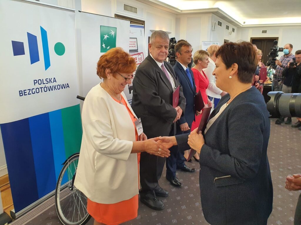 ŁUCJA RUCIŃSKA Z DĄBRÓWNA ZOSTAŁA SOŁTYSEM ROKU W KRAJU! 10 120365588 2858000297754507 4288931413869597035 O