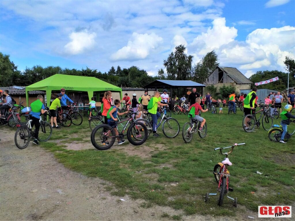 BLISKO 80 UCZESTNIKÓW RAJDU ROWEROWEGO W DURĄGU. PO RAJDZIE FESTYN STRAŻACKI 3 20200906 125932