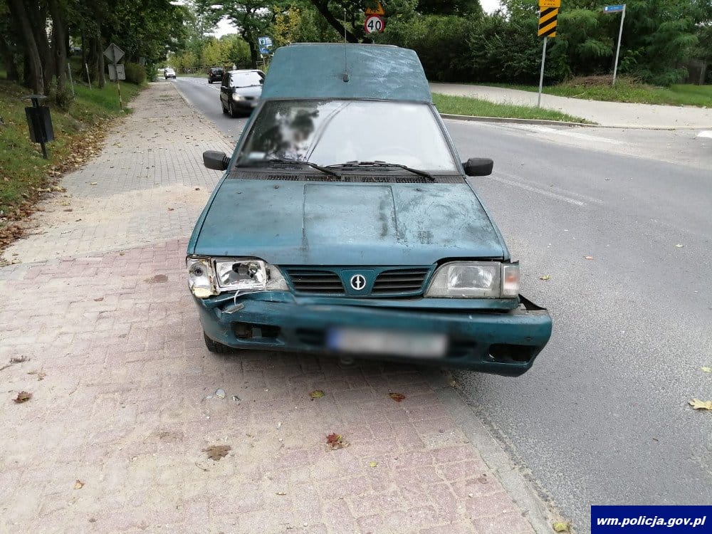 100-LETNI KIEROWCA WIOZĄCY 95-LETNIĄ PASAŻERKĘ SPRAWCĄ KOLIZJI DROGOWEJ W REGIONIE 4 32 160920