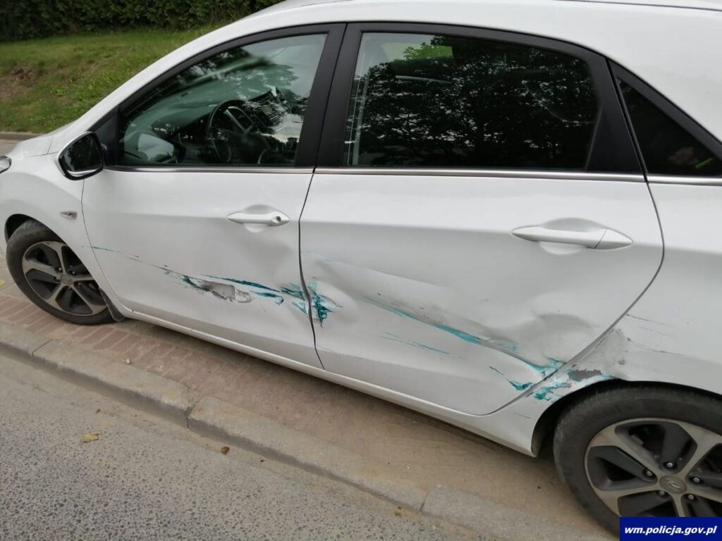 100-LETNI KIEROWCA WIOZĄCY 95-LETNIĄ PASAŻERKĘ SPRAWCĄ KOLIZJI DROGOWEJ W REGIONIE 3 32 160921