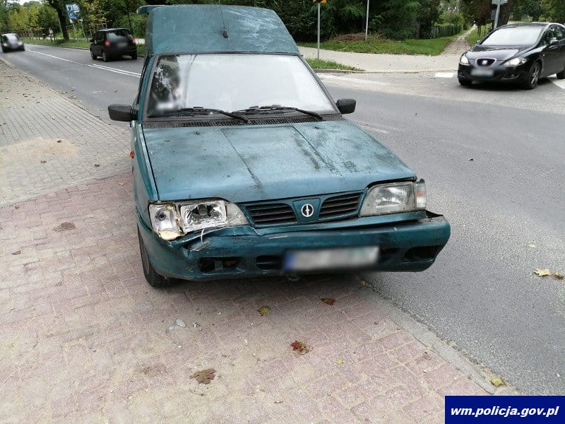 100-LETNI KIEROWCA WIOZĄCY 95-LETNIĄ PASAŻERKĘ SPRAWCĄ KOLIZJI DROGOWEJ W REGIONIE 2 32 160922