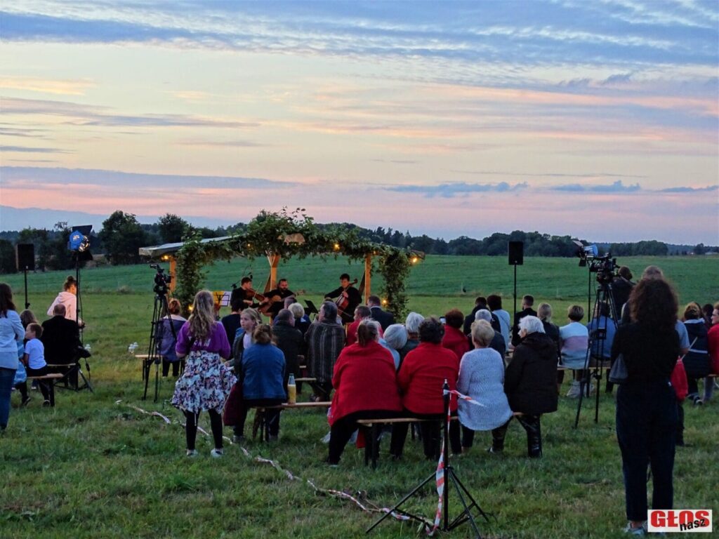 NIEZWYKŁY CHARYTATYWNY "KONCERT NA ŁĄCE" W OSTROWINIE (GM. OSTRÓDA) DLA TYMKA (FOTO+VIDEO) 6 Dsc02348