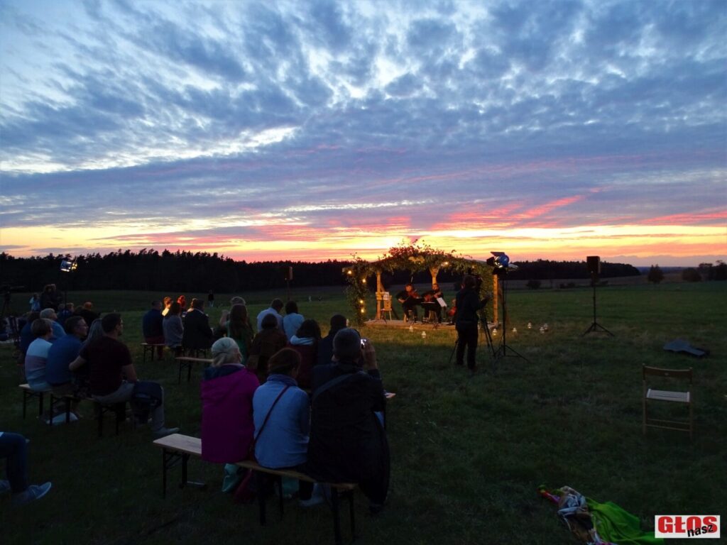 NIEZWYKŁY CHARYTATYWNY "KONCERT NA ŁĄCE" W OSTROWINIE (GM. OSTRÓDA) DLA TYMKA (FOTO+VIDEO) 11 Dsc02359