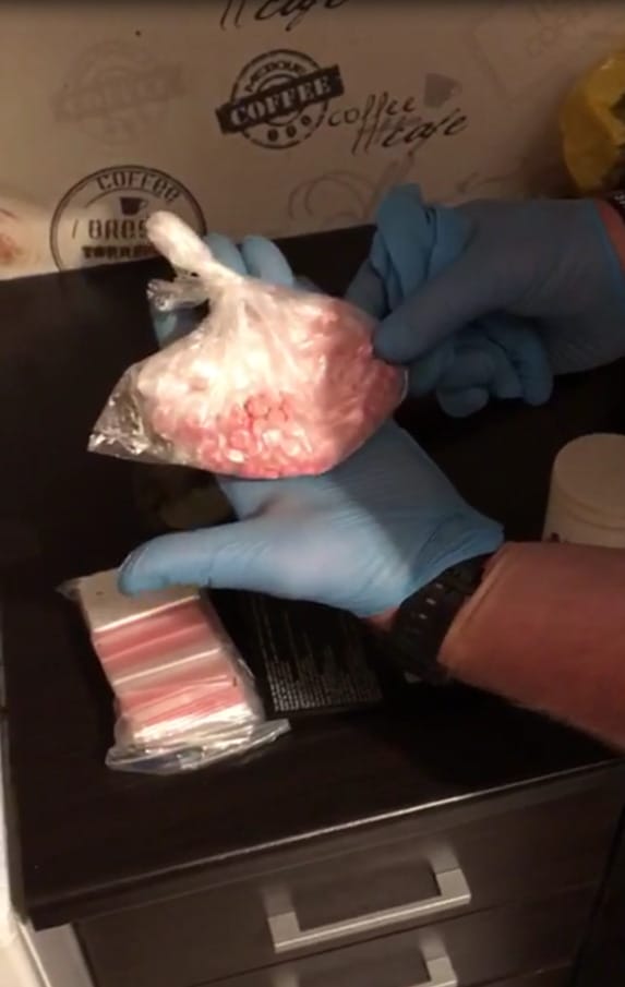 OSTRÓDZCY POLICJANCI ZATRZYMALI 11 OSÓB I ZABEZPIECZYLI PONAD 10 KG ŚRODKÓW ODURZAJĄCYCH 3 100 162883
