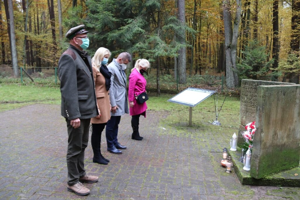 UCZCILI PAMIĘĆ POMORDOWANYCH W ZAWADACH MAŁYCH KOŁO STARYCH JABŁONEK 4 122997267 3389307607831399 1665890225614299865 O