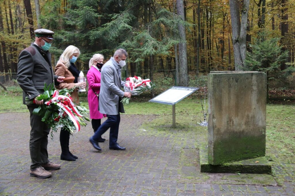 UCZCILI PAMIĘĆ POMORDOWANYCH W ZAWADACH MAŁYCH KOŁO STARYCH JABŁONEK 5 123075370 3389307127831447 151174347982593114 O