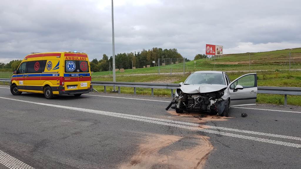 UDERZENIA W BARIERKI I INNY SAMOCHÓD NA S-7 WCZORAJSZEGO DNIA W POWIECIE OSTRÓDZKIM 1 Img 20201002 Wa0011