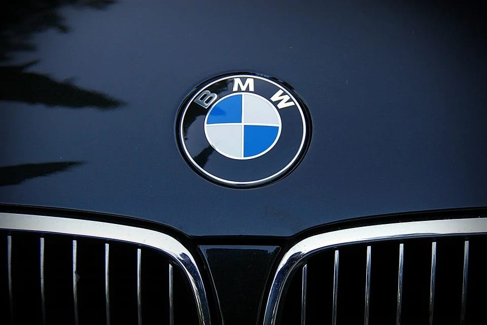CHCIAŁ UKRAŚĆ I ZNISZCZYŁ SAMOCHÓD BMW, BO... "NIE LUBI CWANIAKÓW Z BMW" 1 Acronym Bmw 1368279 960 720