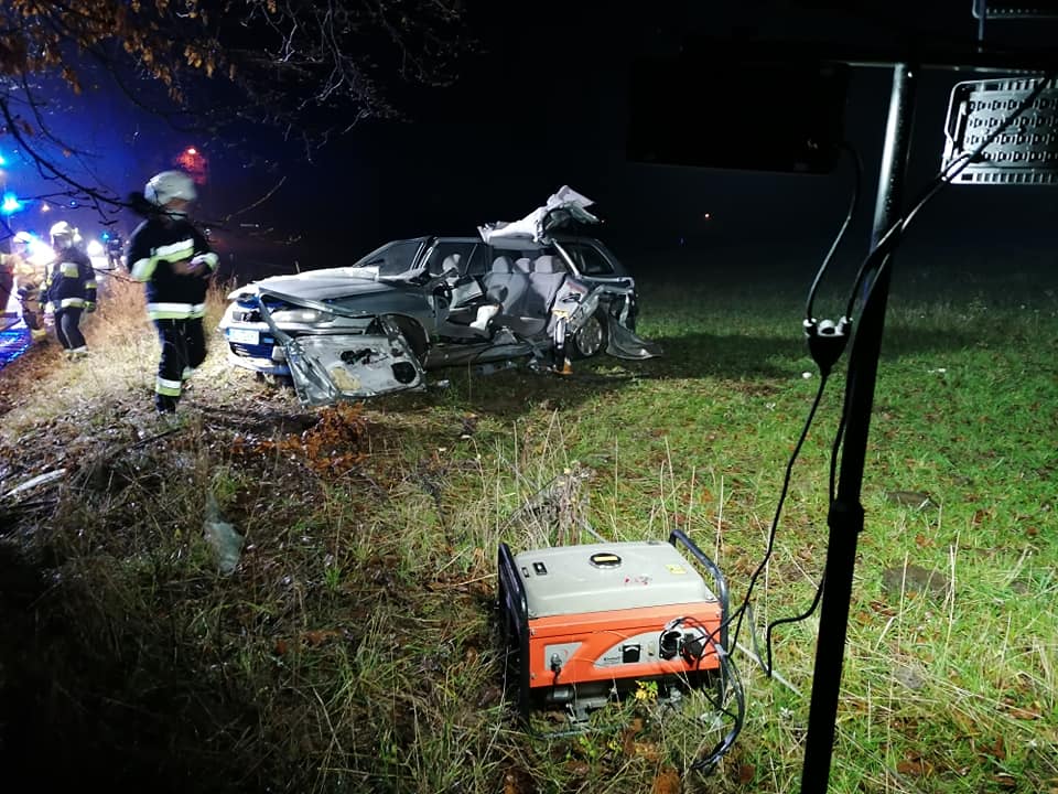 ZJECHAŁ NA POBOCZE I UDERZYŁ W DRZEWO. Z OBRAŻENIAMI CIAŁA TRAFIŁ DO SZPITALA 2 125284728 3504031409677446 8861832649491189371 N