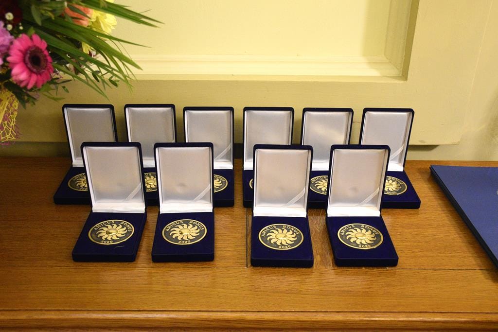 WÓJT BOGUSŁAW FIJAS Z MEDALEM AMICUS BONUS ZA DZIAŁANIA NA RZECZ OSÓB WYMAGAJĄCYCH WSPARCIA 2 4710F9B3 Dff7 4D93 A7C4 5B9A8Bf3B9E1