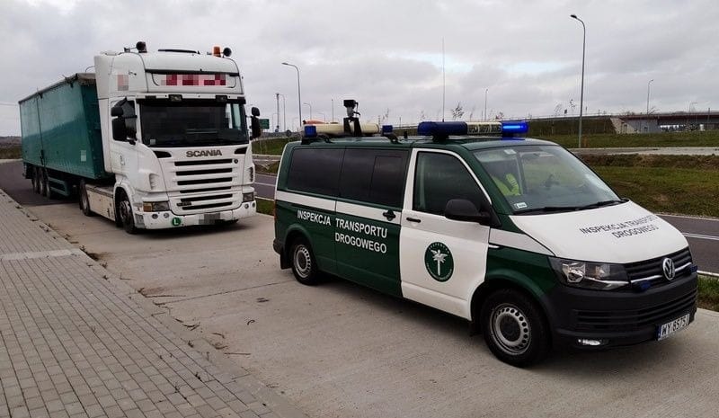 PRZEWOZIŁ ZBOŻE BEZ BADAŃ TECHNICZNYCH NACZEPY, Z USTERKAMI HAMULCÓW, ZAWIESZENIA I OŚWIETLENIA 1 Ciagnik Naczepa 30.10.2020 Nr1