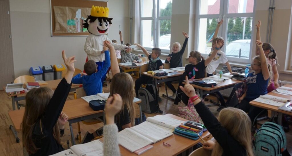 ZAKODUJ SWÓJ SUKCES - STARSI UCZĄ MŁODSZYCH W SP5 IM. JANUSZA KORCZAKA W OSTRÓDZIE 12 Dsc07025