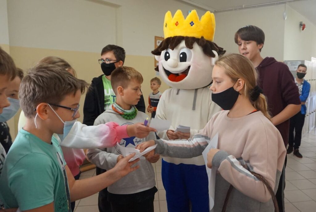 ZAKODUJ SWÓJ SUKCES - STARSI UCZĄ MŁODSZYCH W SP5 IM. JANUSZA KORCZAKA W OSTRÓDZIE 5 Dsc07070