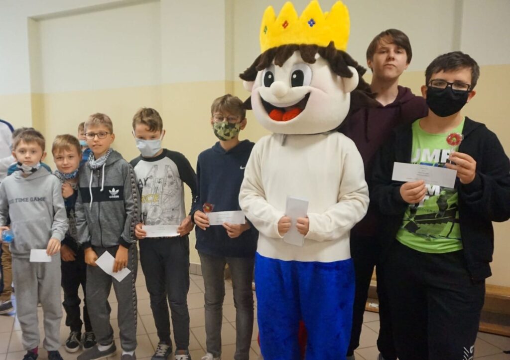 ZAKODUJ SWÓJ SUKCES - STARSI UCZĄ MŁODSZYCH W SP5 IM. JANUSZA KORCZAKA W OSTRÓDZIE 9 Dsc07081