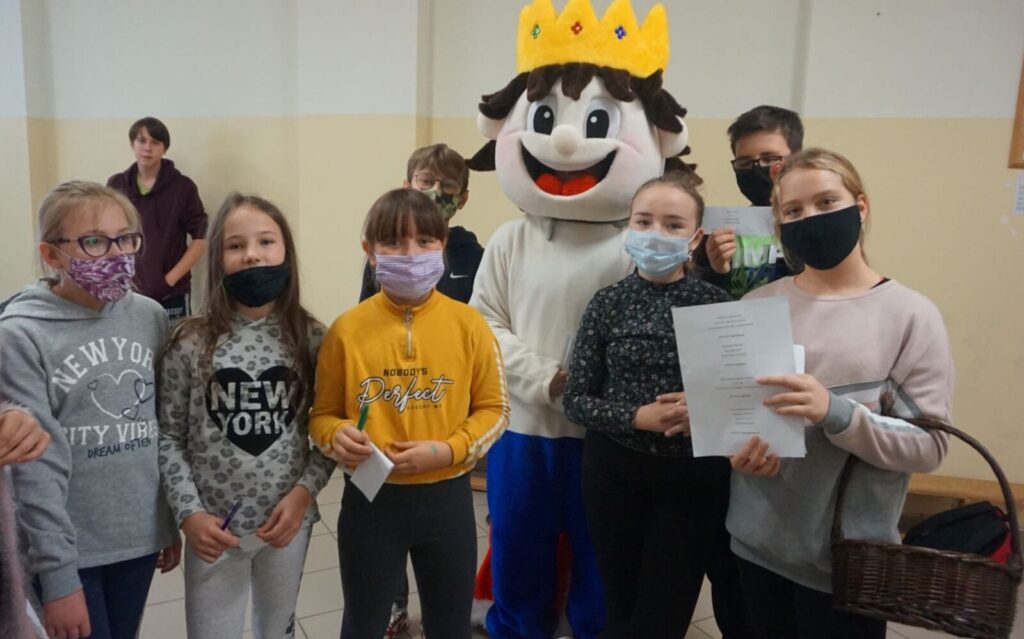 ZAKODUJ SWÓJ SUKCES - STARSI UCZĄ MŁODSZYCH W SP5 IM. JANUSZA KORCZAKA W OSTRÓDZIE 4 Dsc07083
