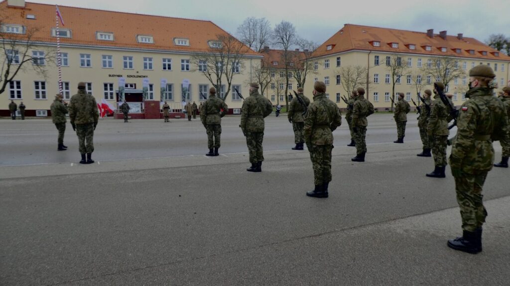 WOT: DZIŚ W MORĄGU PADŁY SŁOWA: "JA, ŻOŁNIERZ WOJSKA POLSKIEGO PRZYSIĘGAM..." 16 P1100637