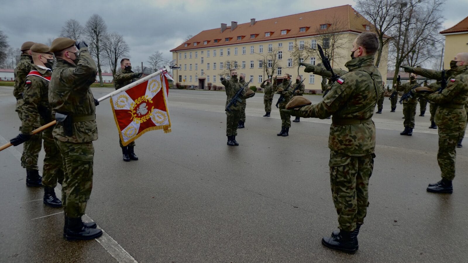 WOT: DZIŚ W MORĄGU PADŁY SŁOWA: "JA, ŻOŁNIERZ WOJSKA POLSKIEGO PRZYSIĘGAM..." 1 P1100653