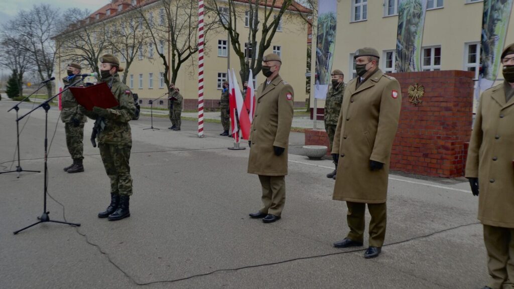 WOT: DZIŚ W MORĄGU PADŁY SŁOWA: "JA, ŻOŁNIERZ WOJSKA POLSKIEGO PRZYSIĘGAM..." 6 P1100689