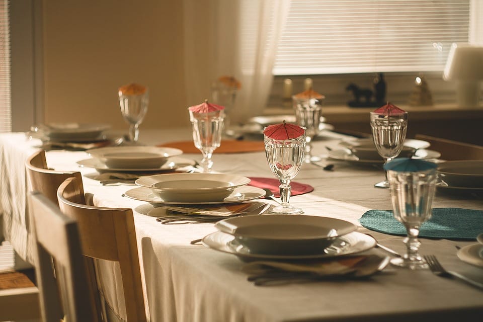 DO 27 GRUDNIA SPOTKANIA RODZINNE DO 5 OSÓB, NIE WLICZAJĄC DOMOWNIKÓW 1 Dining Table 710040 960 720