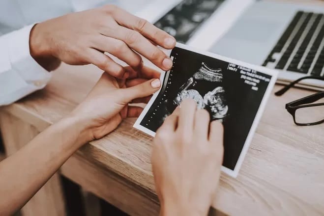 BADANIA PRENATALNE: RODZAJE, WSKAZANIA, KTÓRE Z NICH SĄ REFUNDOWANE? 1 S X 440