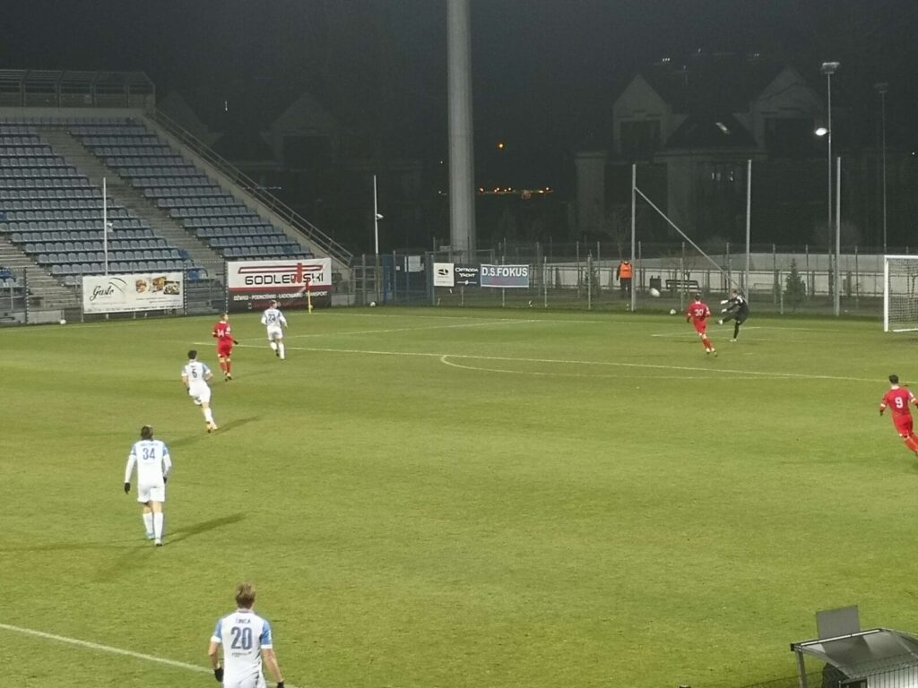 KOLEJNE TRZYBRAMKOWE ZWYCIESTWO SOKOŁA - TYM RAZEM Z HUTNIKIEM KRAKÓW 5 131066463 715772462693779 6670884444302647559 N