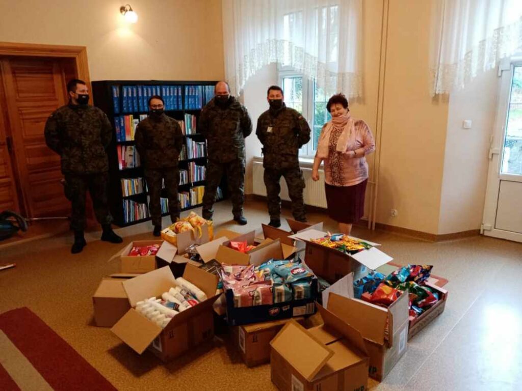 ŻOŁNIERZE 42. BATALIONY LEKKIEJ PIECHOTY W MORĄGU ODWIEDZILI DOMY DZIECKA 5 Img 4406