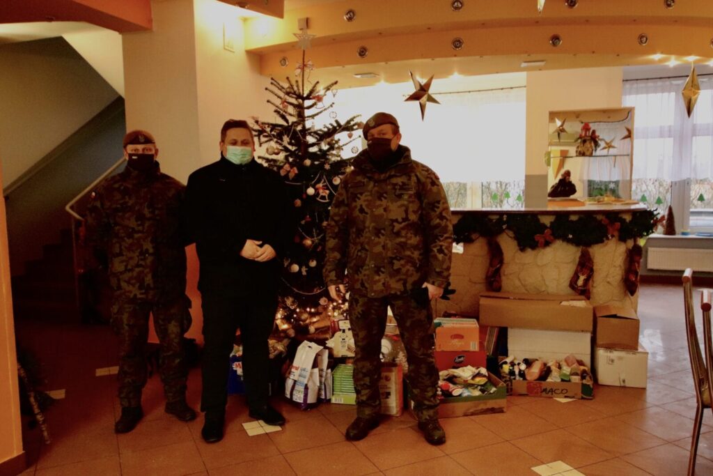 ŻOŁNIERZE 42. BATALIONY LEKKIEJ PIECHOTY W MORĄGU ODWIEDZILI DOMY DZIECKA 2 Img 4422