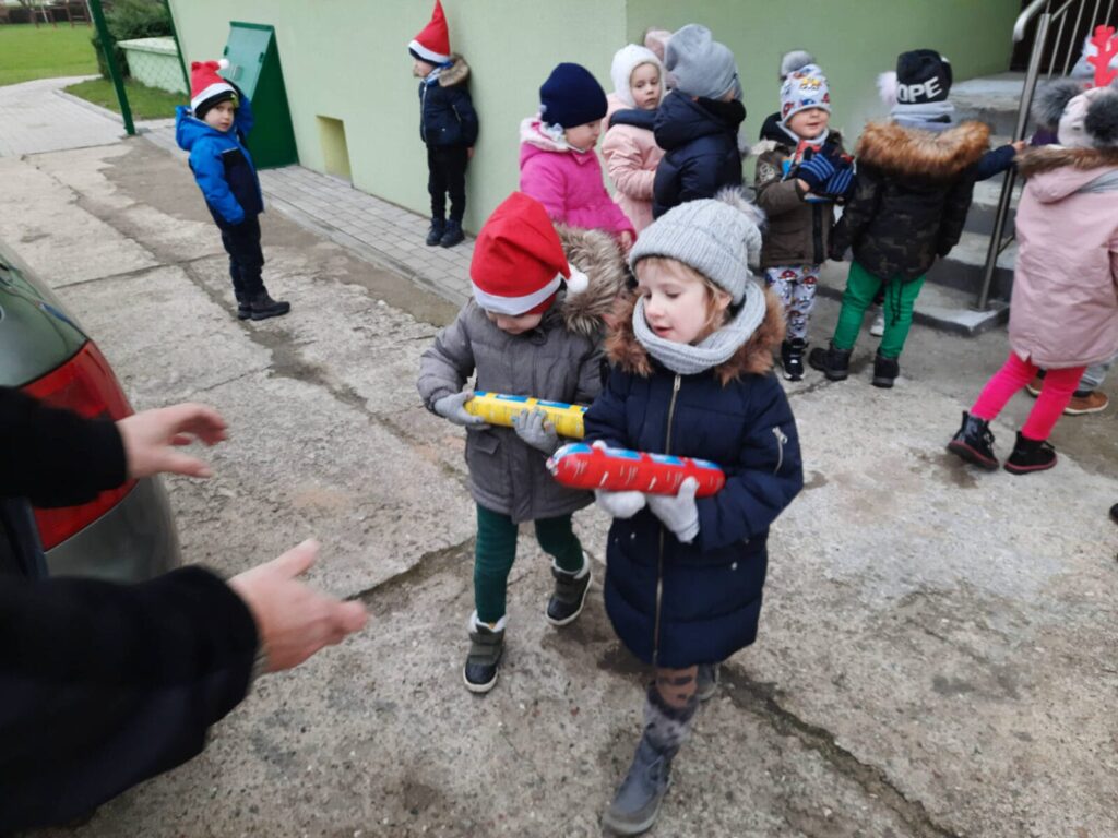 PACZKA DLA "ZBOŻNIACZKA" OD MALUCHÓW Z PRZEDSZKOLA NR 6 "POD ZIELONYM PARASOLEM" W MORĄGU 5 Hdimg3D933Ef8726C8E078A136E1962Ea5C