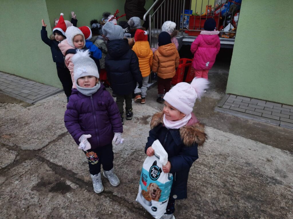 PACZKA DLA "ZBOŻNIACZKA" OD MALUCHÓW Z PRZEDSZKOLA NR 6 "POD ZIELONYM PARASOLEM" W MORĄGU 3 Hdimg934E9B870B293B18B5C25925274Cf3