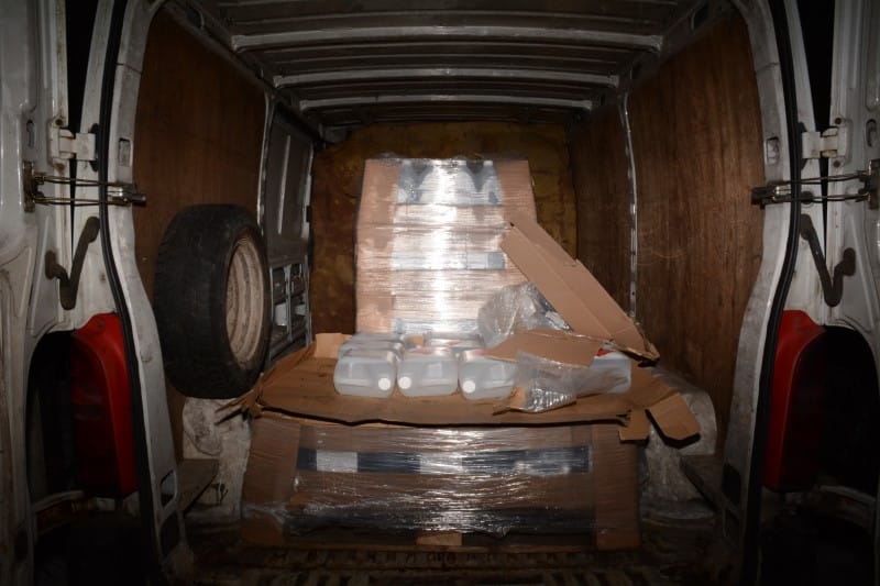 GM. MORĄG: PRZEWOZIŁ TYTOŃ - MÓWIŁ, ŻE TO PASZA DLA KURCZĄT. MIAŁ TEŻ PONAD 1200 LITRÓW ALKOHOLU? 11 2 190220
