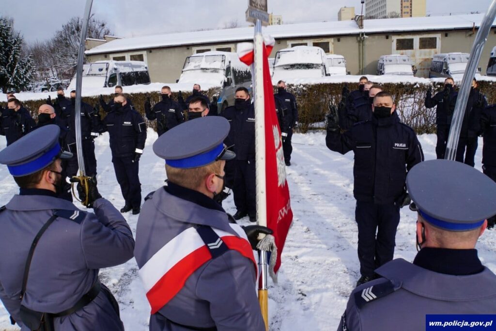 80 NOWYCH POLICJANTÓW NA WARMII I MAZURACH. TRAFIĄ TAKZE DO KOMENDY W OSTRÓDZIE 4 32 167563