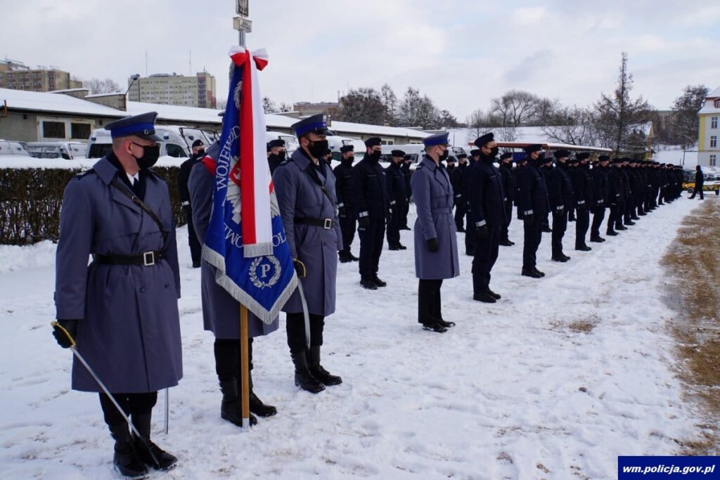 80 NOWYCH POLICJANTÓW NA WARMII I MAZURACH. TRAFIĄ TAKZE DO KOMENDY W OSTRÓDZIE 5 32 167564