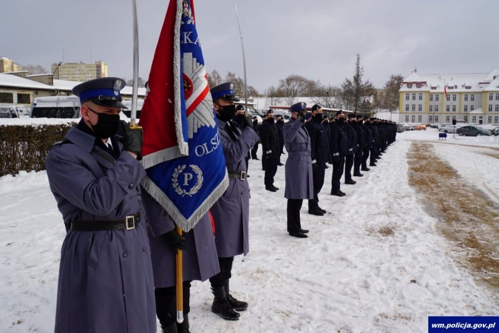 80 NOWYCH POLICJANTÓW NA WARMII I MAZURACH. TRAFIĄ TAKZE DO KOMENDY W OSTRÓDZIE 8 32 167567